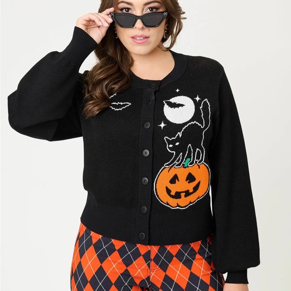 Unique Vintage Sweaters - Black Spooky Cat Halloween Cropped Cardigan Sweater